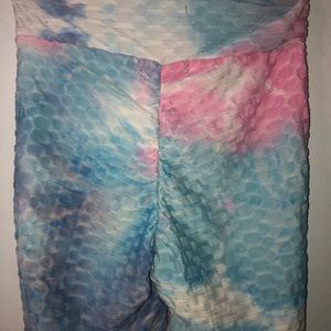 the dark purple-ish looking a spots are apart of the design not stains 🤣🤍